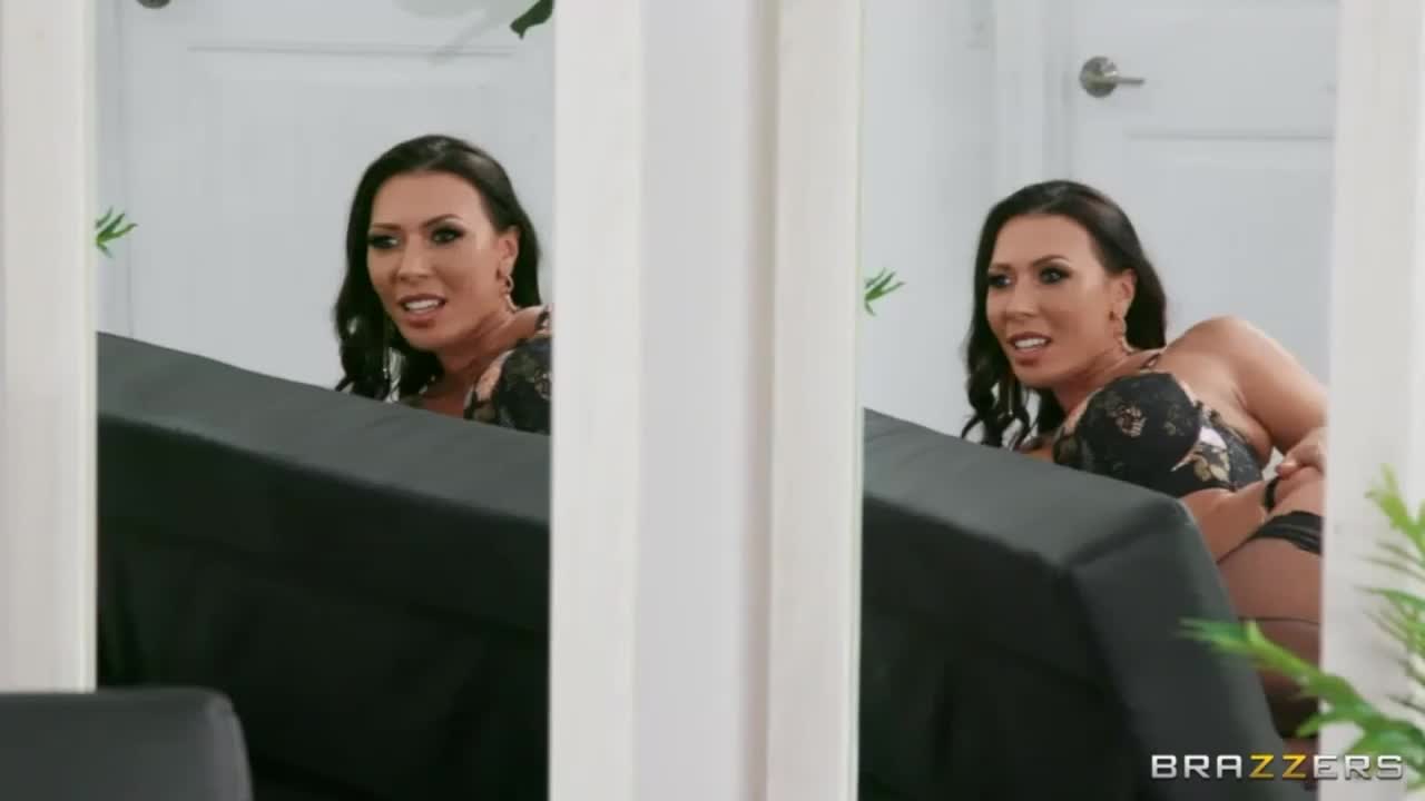 Alluring beauty Rachel Starr likes hardcore dick-riding so much